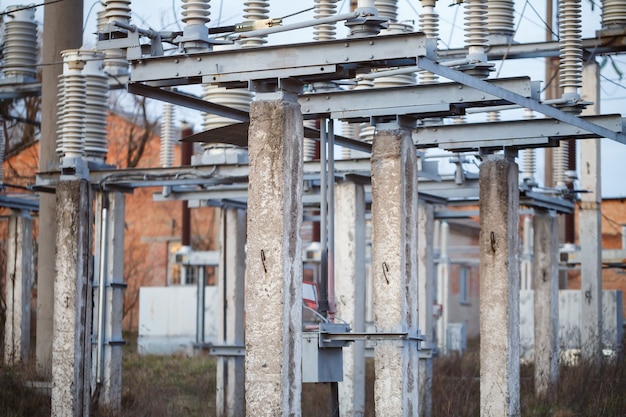 Centrale électrique puissante avec de vieilles pièces nécessitant un remplacement