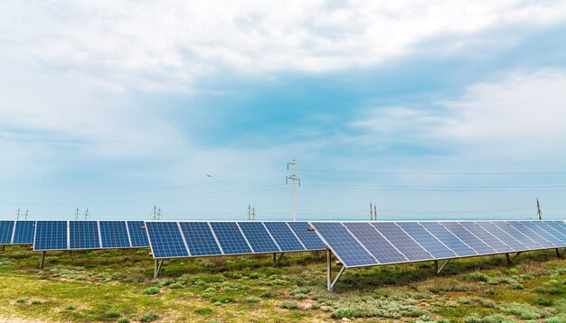 Centrale solaire au bord de l'océan