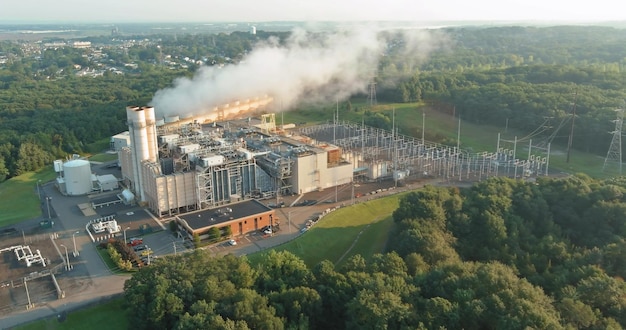 Centrale thermique de travail avec de la fumée