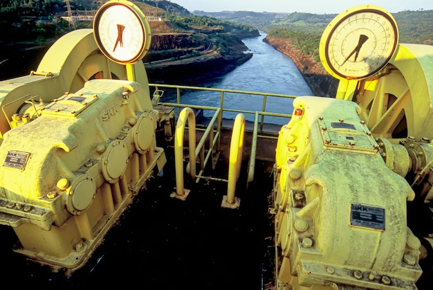 Centrales hydroélectriques au Brésil, générateurs d'énergie.