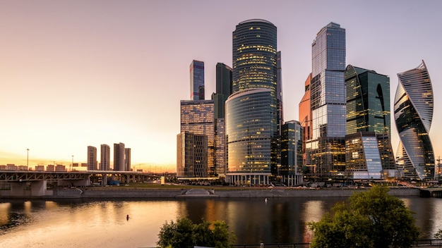 Centre d'affaires international de Moscou ou MoskvaCity au coucher du soleil Moscou Russie