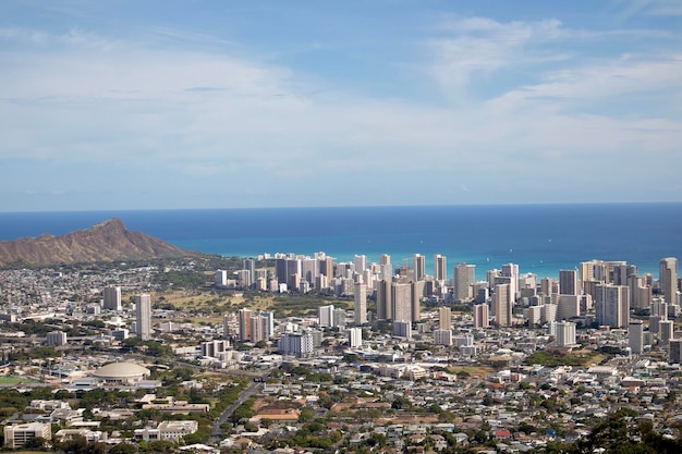 Centre-ville d'honolulu waikiki et cratère de la tête de diamant