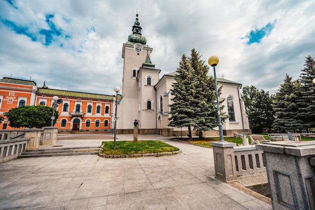 Le centre-ville de Ruzomberok est une ville du nord de la Slovaquie dans la région historique de Liptov