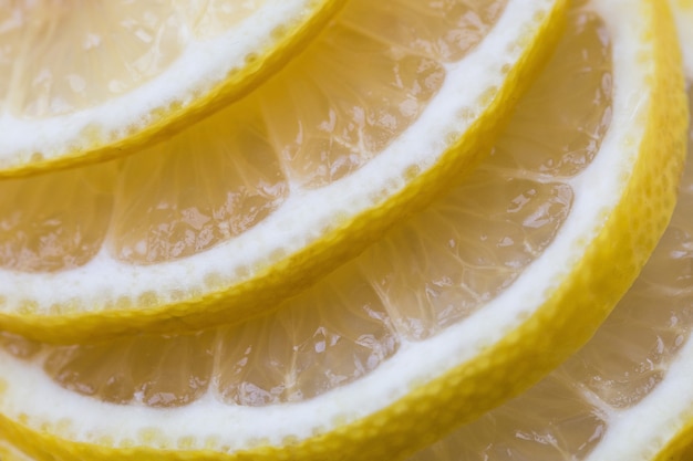 Photo cercle de citron frais en tranches sous forme de marchepied