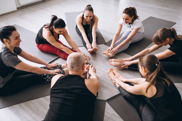 Cercle de groupe de yoga