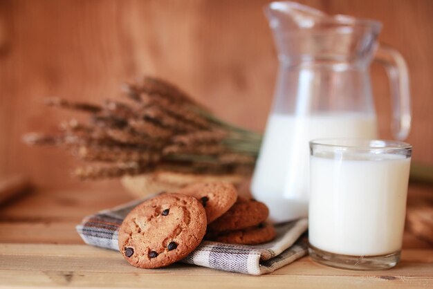 Céréales au lait et biscuits