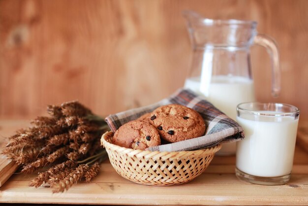 Céréales au lait et biscuits