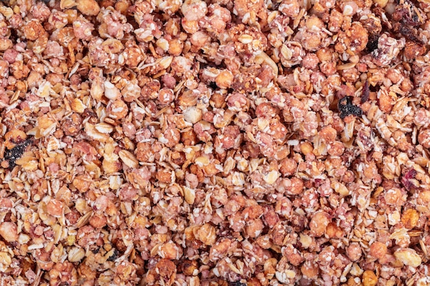 Céréales granola maison faites maison avec de l'avoine et des amandes. Granola d'avoine de texture ou muesli comme arrière-plan.