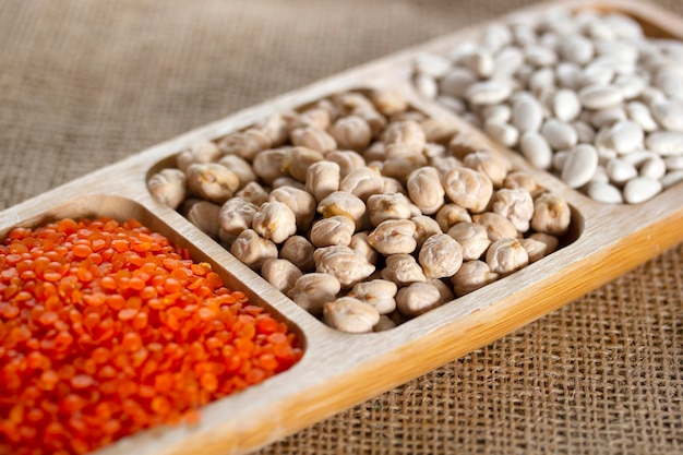 Céréales lentilles rouges pois chiches et haricots