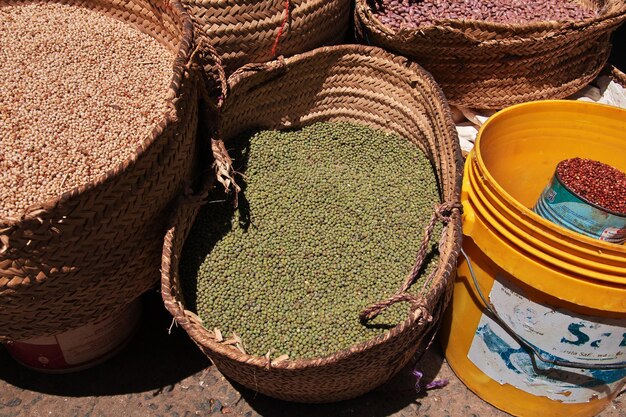 Des céréales sur le marché local d'Arusha, en Tanzanie