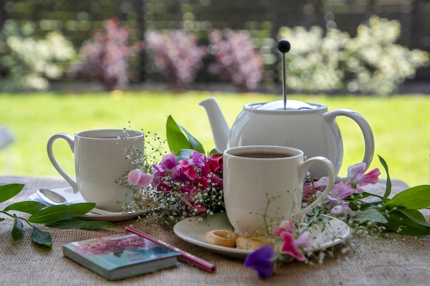 Cérémonie du thé dans le jardin