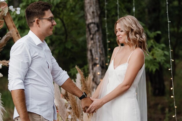 Cérémonie de mariage du mariage d'un gars et d'une fille