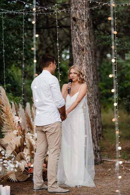 Cérémonie de mariage du mariage d'un gars et d'une fille