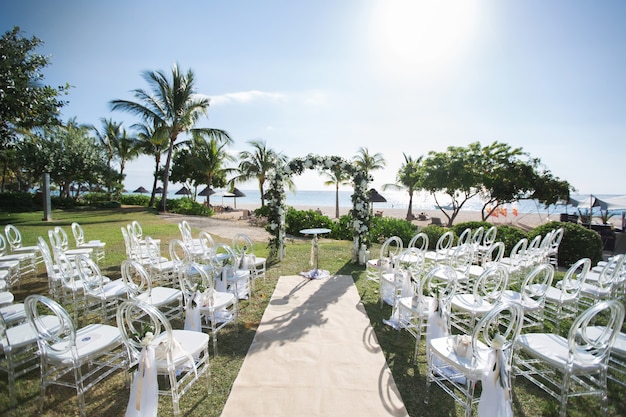 Cérémonie de mariage romantique sur la plage