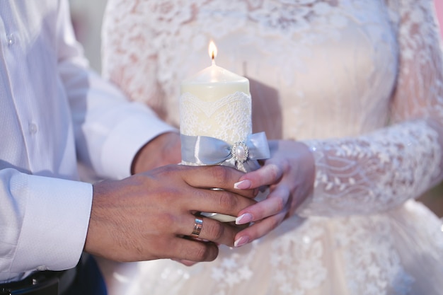 Photo cérémonie de mariage romantique en plein air