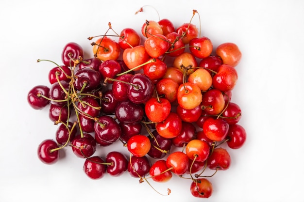 Cerise fraîche avec goutte d'eau