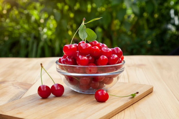 Cerise sucrée. Propriétés et contre-indications utiles.