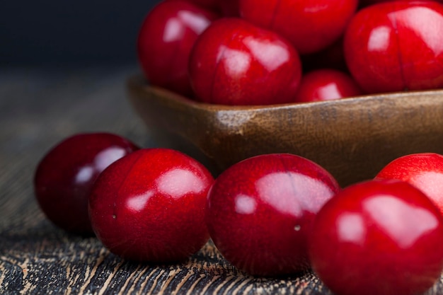 Cerises douces mûres récoltées de couleur rouge