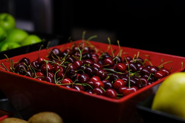 Cerises fraîches au buffet