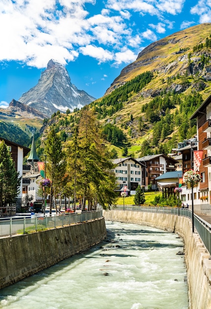 Le Cervin et la rivière Gornera à Zermatt en Suisse