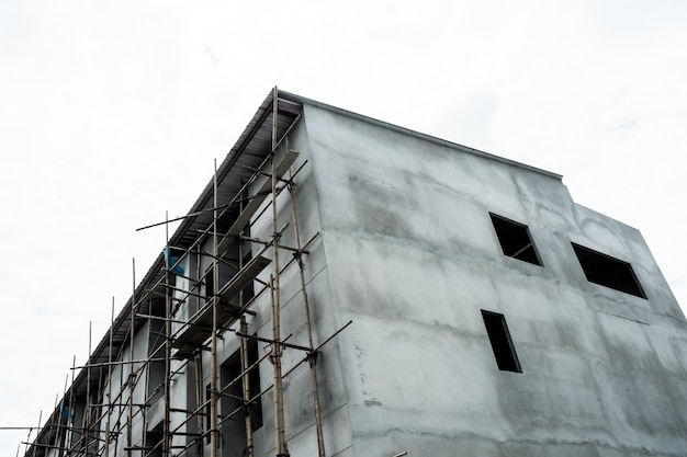 Échafaudage asiatique en bambou sur chantier