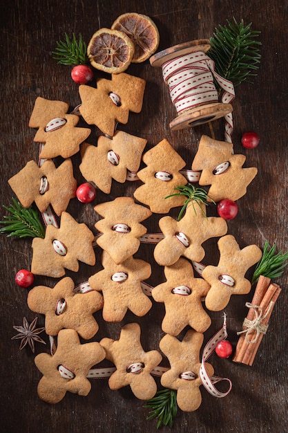 Chaîne de biscuits au pain d'épice maison pour sapin de Noël