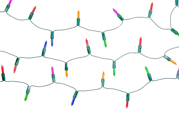 Chaîne de lumières de Noël isolé sur fond blanc
