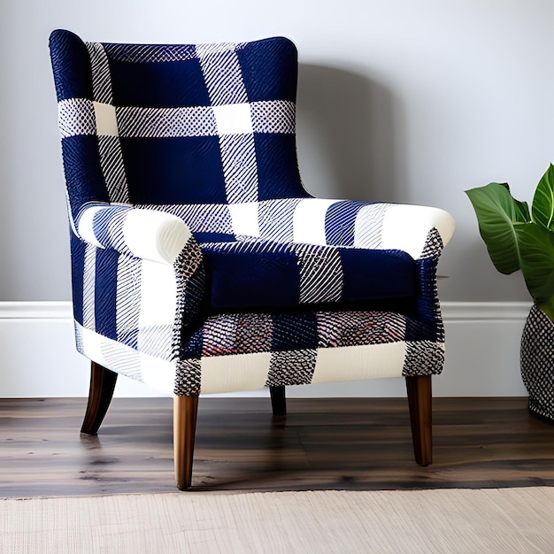 Une chaise bleue et blanche avec un motif à carreaux blancs est à côté d'une plante en pot.