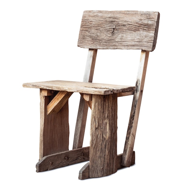 Chaise en bois isolée