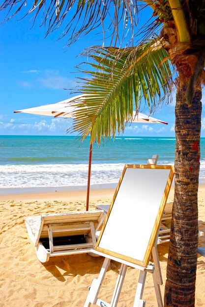 Chaise de plage et parasol