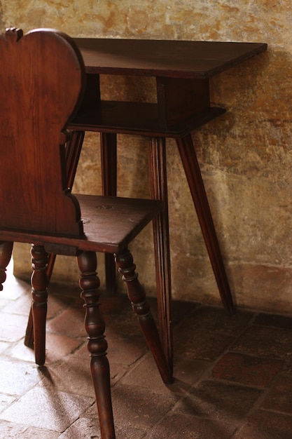 Chaise et Table Vintage en Bois