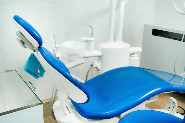 Une chaise vide dans le bureau du dentiste