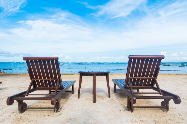 Chaise vide sur la plage