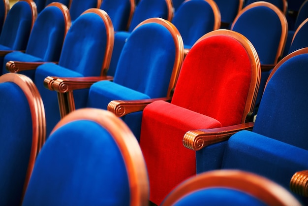 Chaise VIP dans le hall différente des autres Une place spéciale