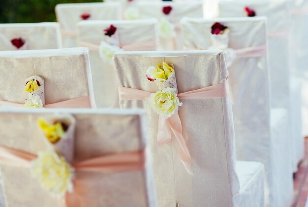 Chaises de cérémonie de mariage