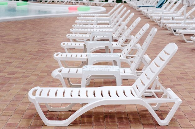 chaises longues à la plage Chaises longues à la piscine