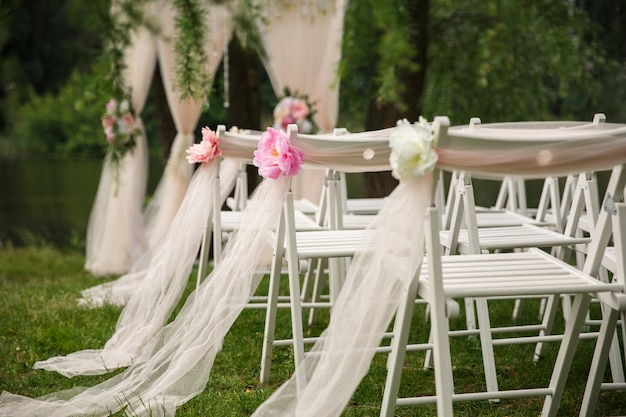 Chaises de mariage pour cérémonie de mariage