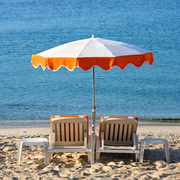 Chaises De Plage Méditerranéennes Parasol Format Carré