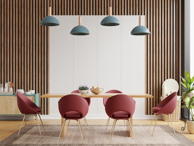 Des chaises vides et une table contre le mur à la maison.