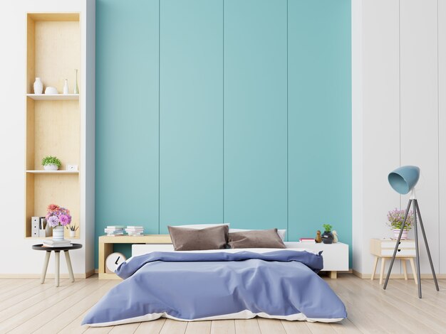 Chambre à coucher de la maison de luxe avec lit double et étagères avec mur bleu sur plancher en bois.