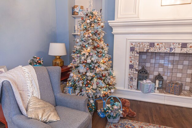 Chambre intérieure décorée de Noël classique