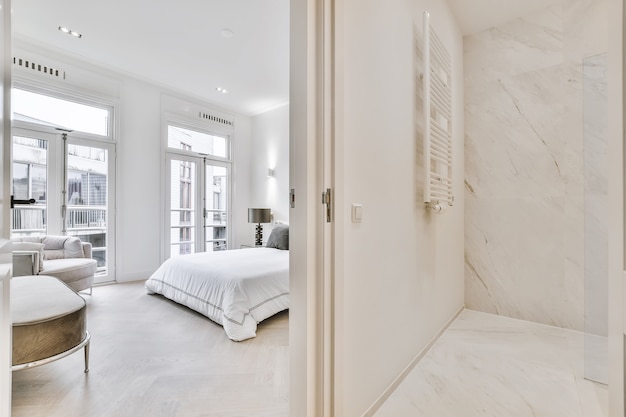 Chambre de luxe de la maison dans un beau design