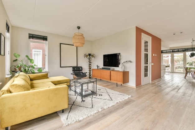 Chambre moderne et spacieuse avec salon et salle à manger