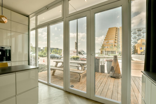 Chambre moderne et spacieuse avec salon et salle à manger