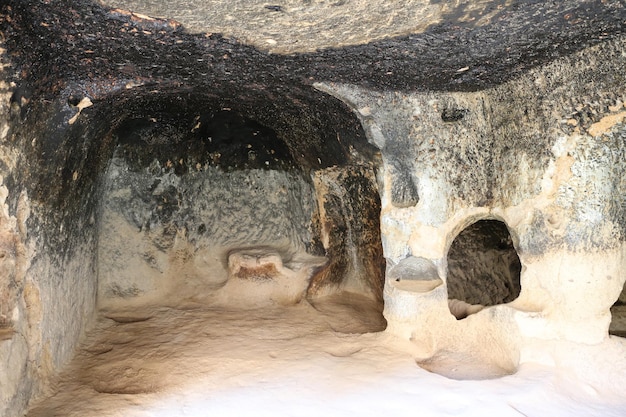 Chambre sculptée dans la vallée de Zelve en Cappadoce