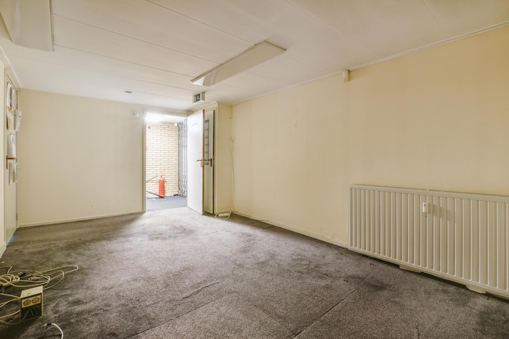 Photo chambre vide spacieuse