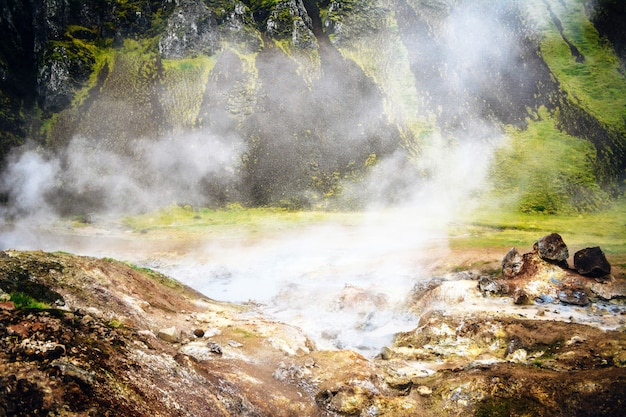 Champ de fumarole à Namafjall, en Islande.