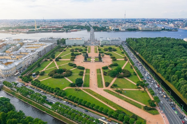 Champ de vue aérienne du pont Mars Trinity Forteresse Pierre et Paul journée d'été