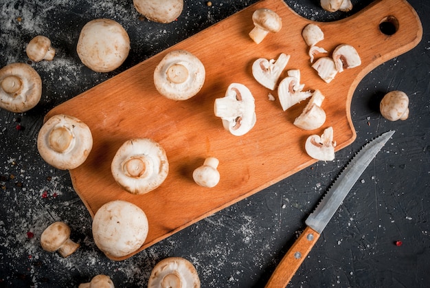 Champignon aux champignons crus