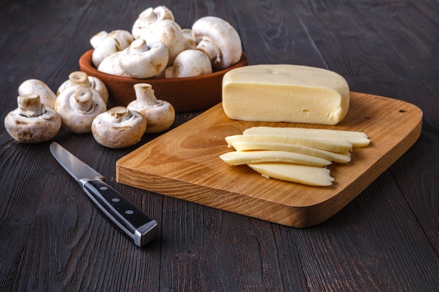 Champignon blanc prêt pour la pizza